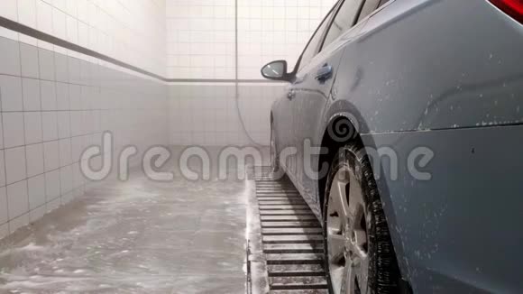 洗车处的车视频的预览图