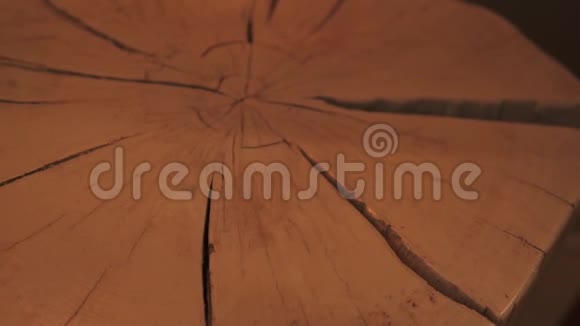 木制树干形状的装饰视频的预览图