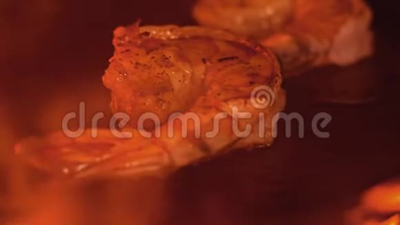 用火舌烤虾视频的预览图