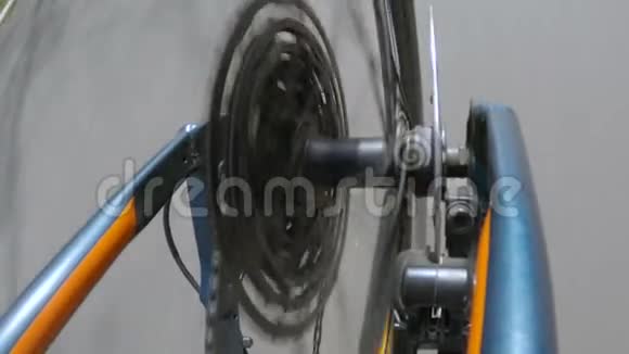 自行车后脱轨盒式磁带视频的预览图