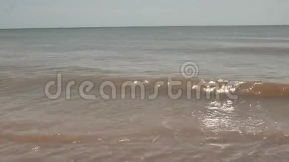阿佐夫海岸的海浪大自然视频的预览图