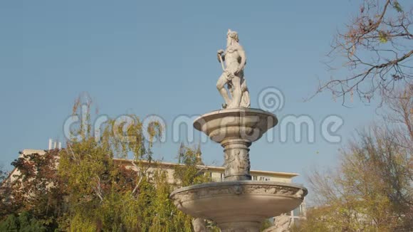 丹努比斯喷泉雕像视频的预览图