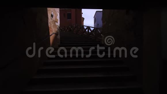 威尼斯桥旁边有塔视频的预览图