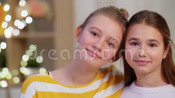 家庭幸福少女画像视频的预览图