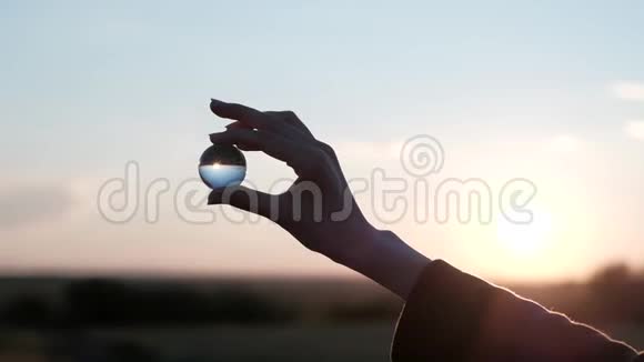神奇水晶球视频的预览图