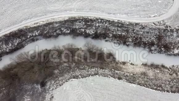 冰冻河流的空中射击视频的预览图