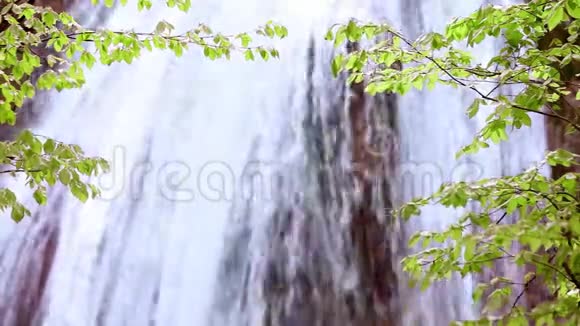 瀑布泉水流水视频的预览图