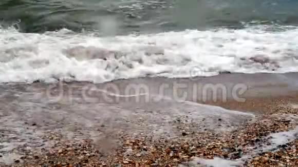 海上暴风雨天气视频的预览图