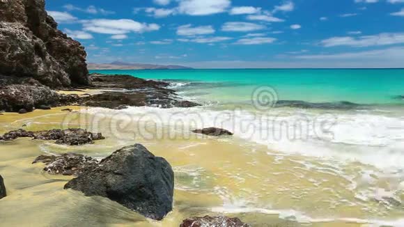 前往位于西班牙第二大加那利岛Fuerteventura以南的CostaCalma沙滩视频的预览图