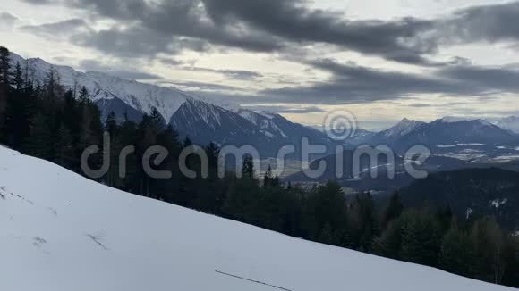 从高山上俯瞰奥地利视频的预览图