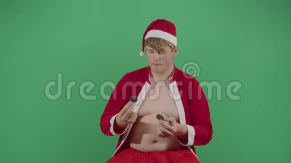 胖圣诞老人一次吃两块饼干视频的预览图