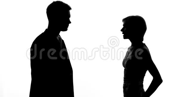 男朋友和女朋友吵架家庭争吵关系冲突视频的预览图