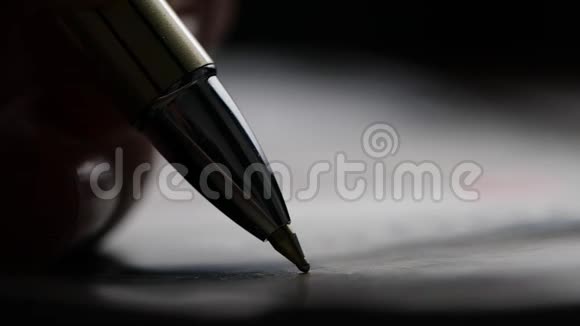 慢动作用笔在纸上写字视频的预览图