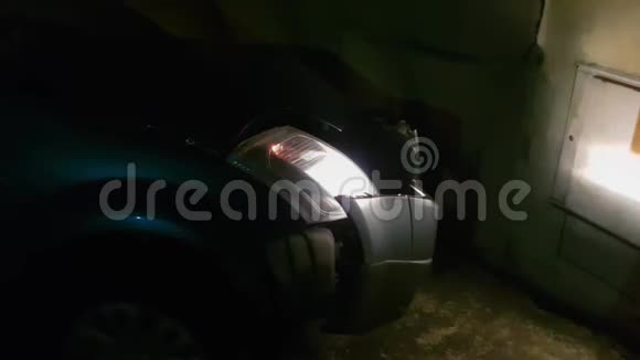 车祸汽车坠毁了视频的预览图