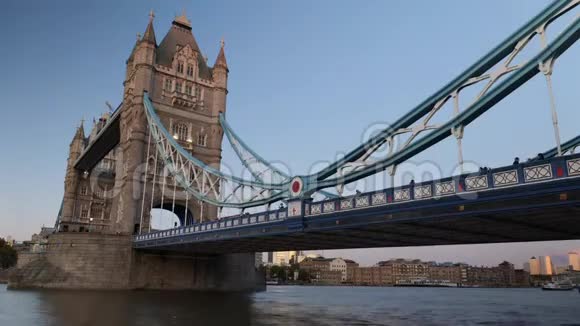 伦敦塔桥的时间推移视频的预览图