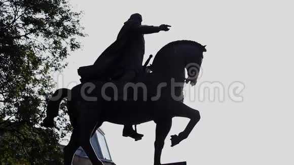 骑马人的雕像视频的预览图