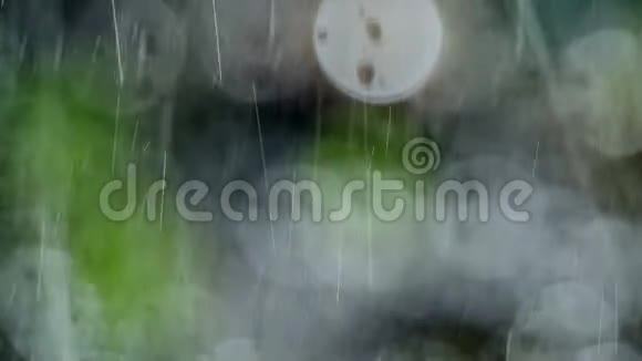 带雨的背景视频的预览图