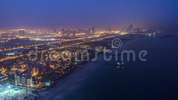 从BurjAl到迪拜码头的一夜天视频的预览图