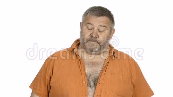 白色背景上体贴的胖子的肖像视频的预览图