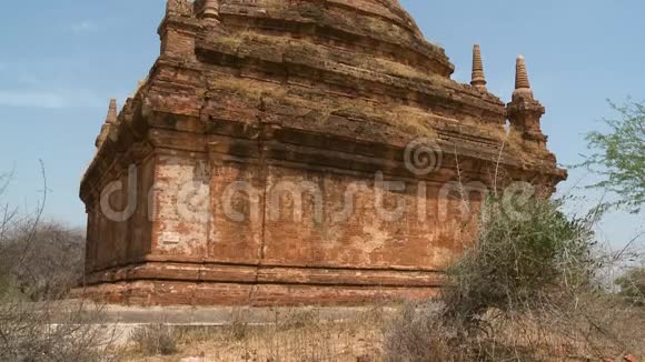 一座古老而废弃的寺庙视频的预览图