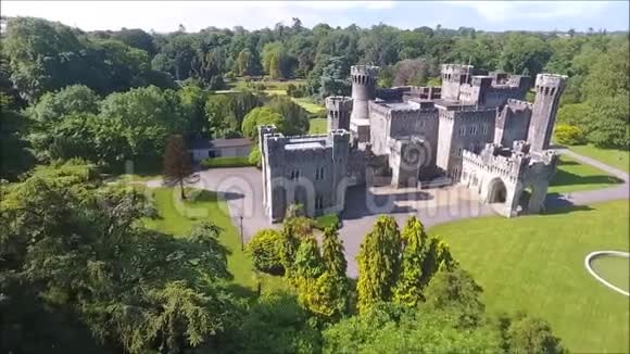 空中观景约翰斯顿城堡威克斯福德县爱尔兰视频的预览图