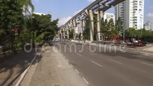 单轨系统建设单轨线路17金记者罗伯托马林尼奥大道巴西圣保罗视频的预览图
