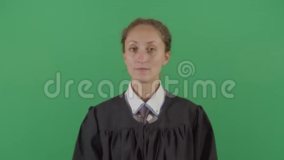 要求沉默的女法官视频的预览图