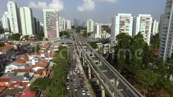 单轨系统建设单轨线路17金记者罗伯托马林尼奥大道巴西圣保罗视频的预览图