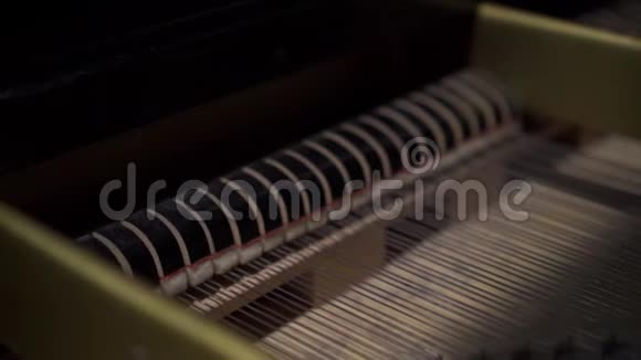 对钢琴内部的看法视频的预览图