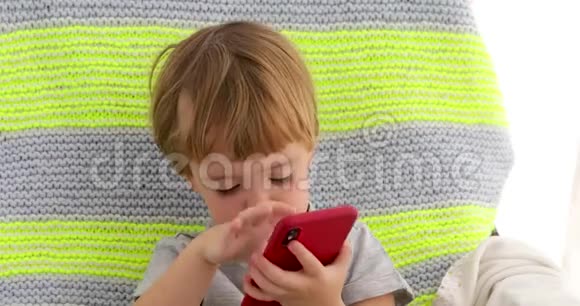 儿童刷卡智能手机视频的预览图
