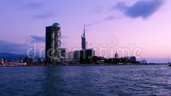 日落后从大海到巴统的景色视频的预览图