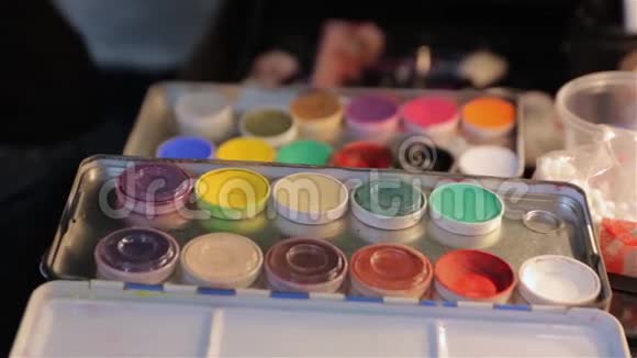 油漆化妆套装视频的预览图