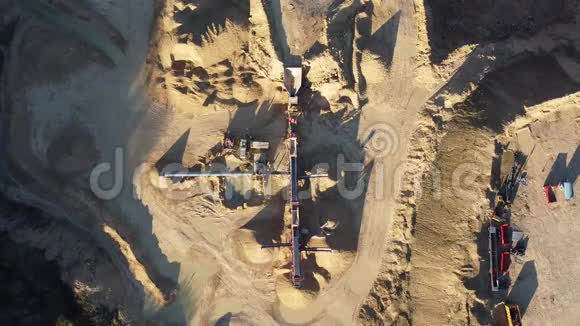 采石场的采矿机械视频的预览图