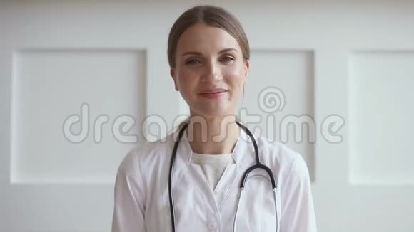 女医生视频聊天在线咨询病人视频的预览图