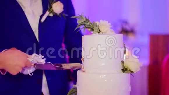 新婚快乐切蛋糕视频的预览图