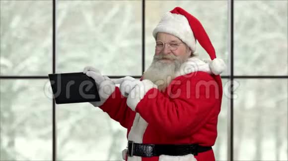 圣诞老人赠送个人电脑平板电脑和显示拇指视频的预览图