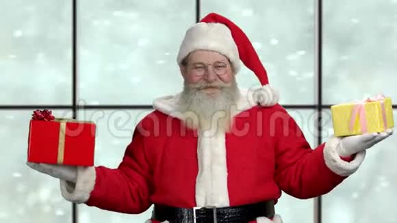 可爱的圣诞老人和吉特盒视频的预览图