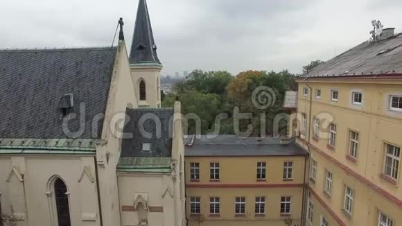 布拉格圣心教堂美丽的城市景色视频的预览图