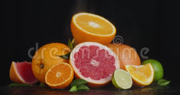 叶子和凉蒸的香柑橘视频的预览图