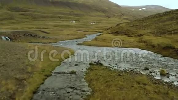 飞越美丽的山河视频的预览图