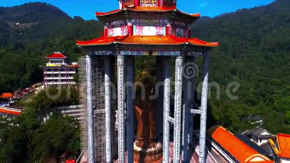马来西亚槟城岛的KekLokSi寺视频的预览图
