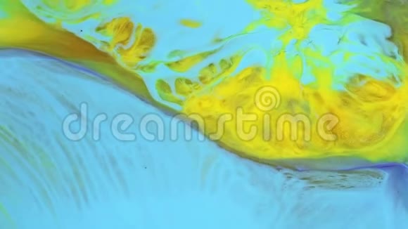 慢动作的流体艺术绘画抽象纹理艺术品液体背景形式设计抽象混合油漆视频的预览图