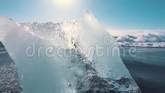 钻石海滩海浪冰山风暴冰岛阳光天气100英尺视频的预览图