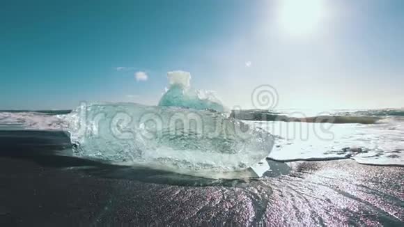 钻石海滩海浪冰山风暴阳光天气冰岛100英尺视频的预览图