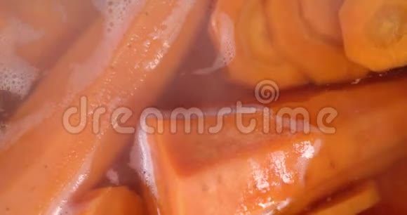 用水煮胡萝卜有气泡视频的预览图