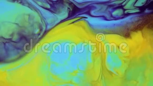 抽象的纹理在混沌中流动流体艺术绘画现代流体绘画艺术作品彩色液体颜料视频的预览图