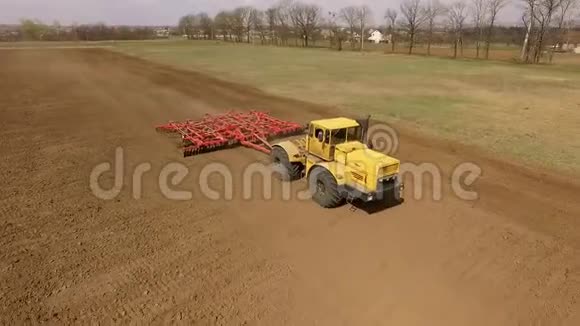 农业机械的前景视频的预览图