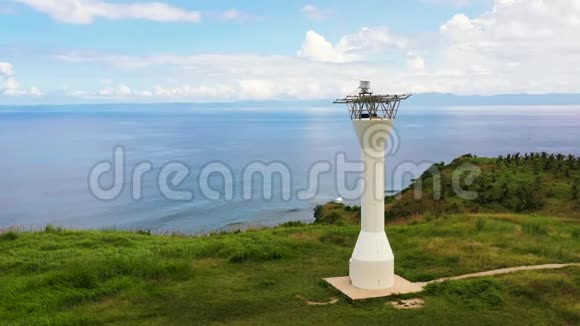 灯塔在热带岛屿上从上面可以看到Basot岛Caramoan菲律宾南部Camarines视频的预览图