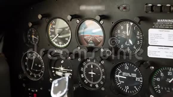 飞机机舱控制面板试验测量装置传感器和指示器视频的预览图