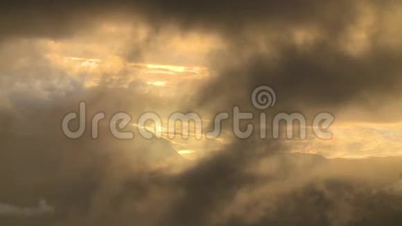 云层与太阳剥离视频的预览图